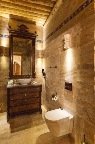 Solo Cave Suites