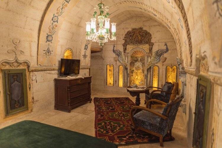Solo Cave Suites