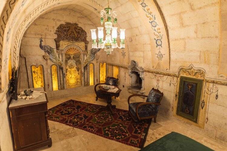 Solo Cave Suites