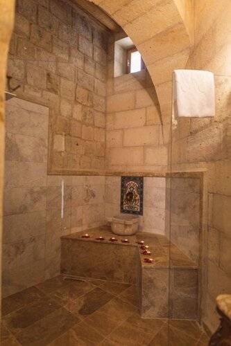 Solo Cave Suites