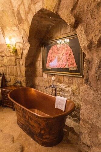 Solo Cave Suites