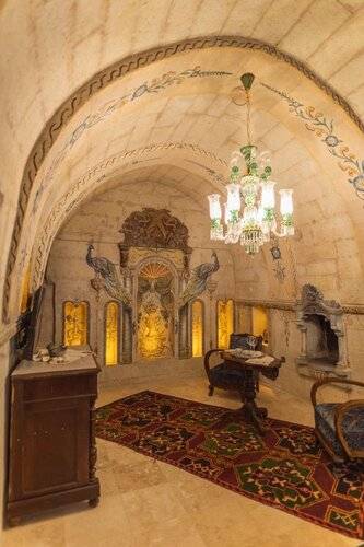 Solo Cave Suites