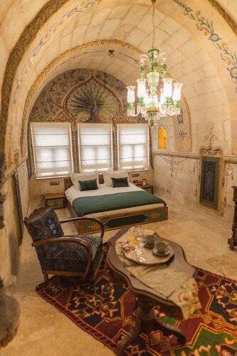 Solo Cave Suites