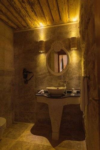Solo Cave Suites