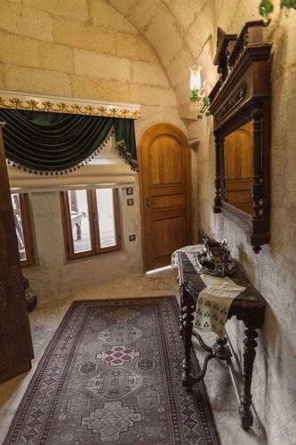 Solo Cave Suites