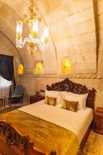 Solo Cave Suites