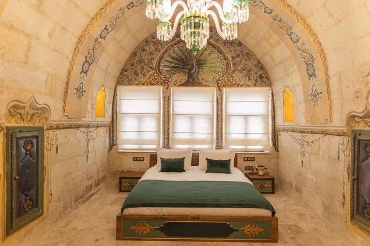 Solo Cave Suites