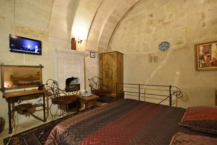 Harman Cave Hotel