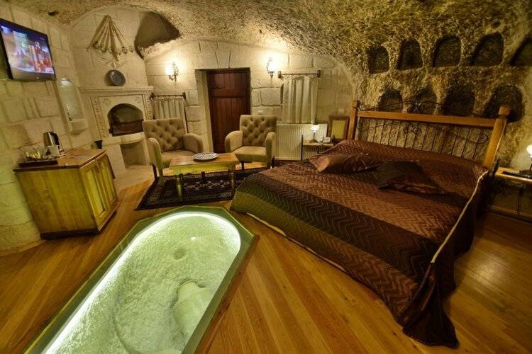 Harman Cave Hotel