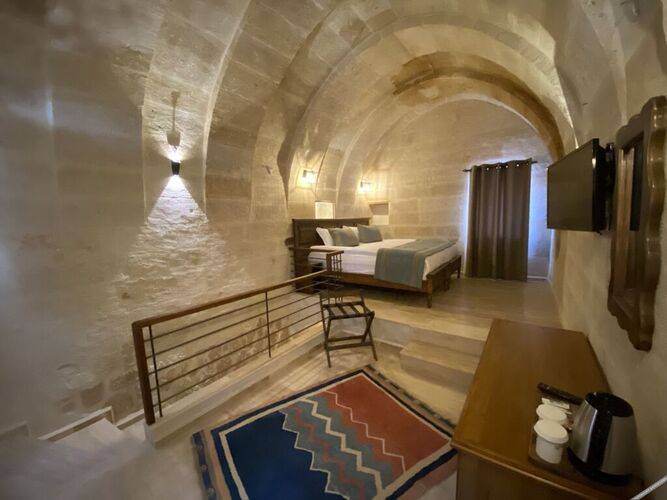 Misty Cave Hotel