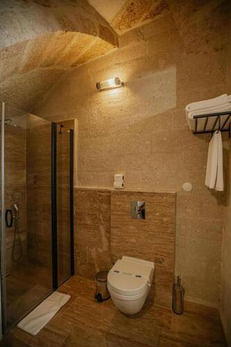Misty Cave Hotel