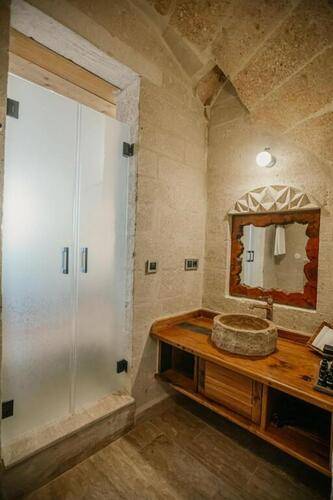 Misty Cave Hotel