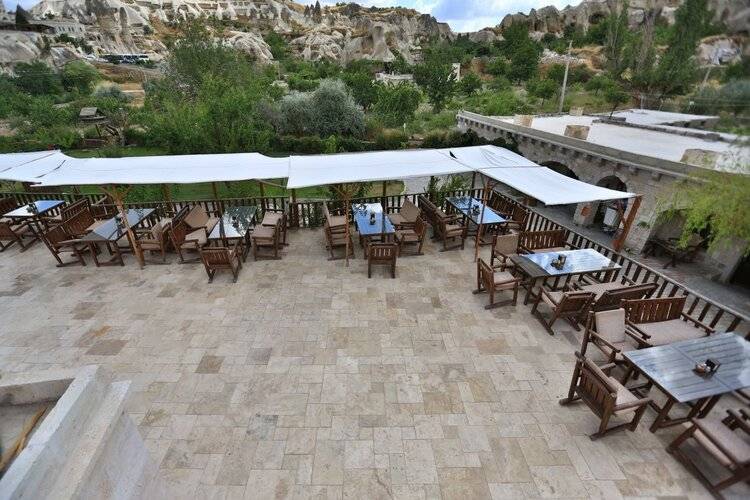Holiday Cave Hotel