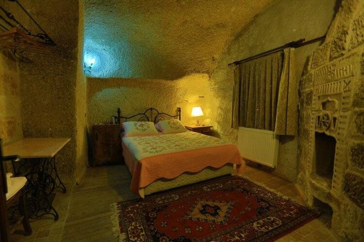 Holiday Cave Hotel
