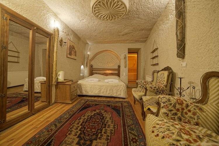 Mysterious Cave Suites
