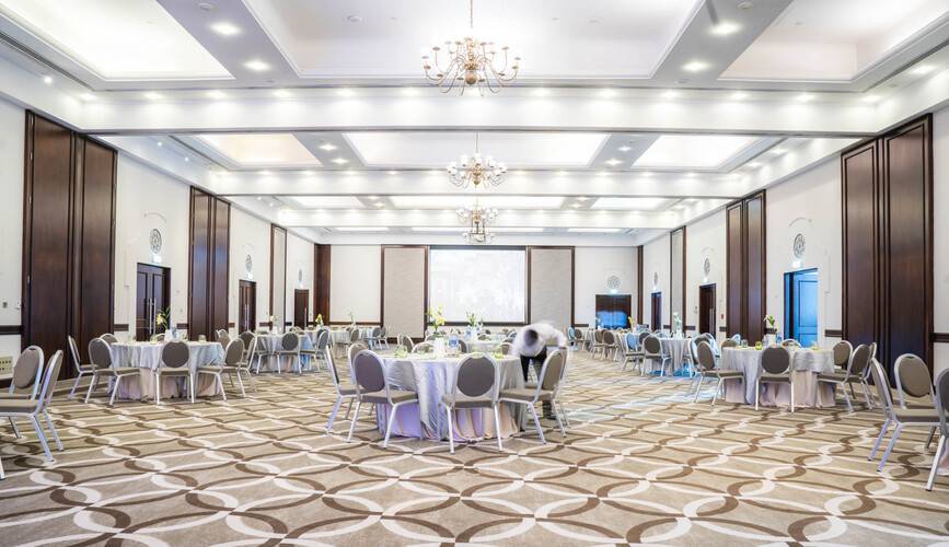 Millennium Lakeview Hotel