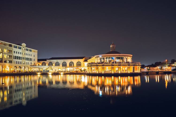 Millennium Lakeview Hotel