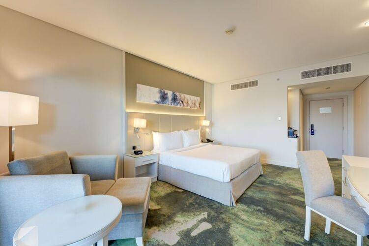Millennium Lakeview Hotel