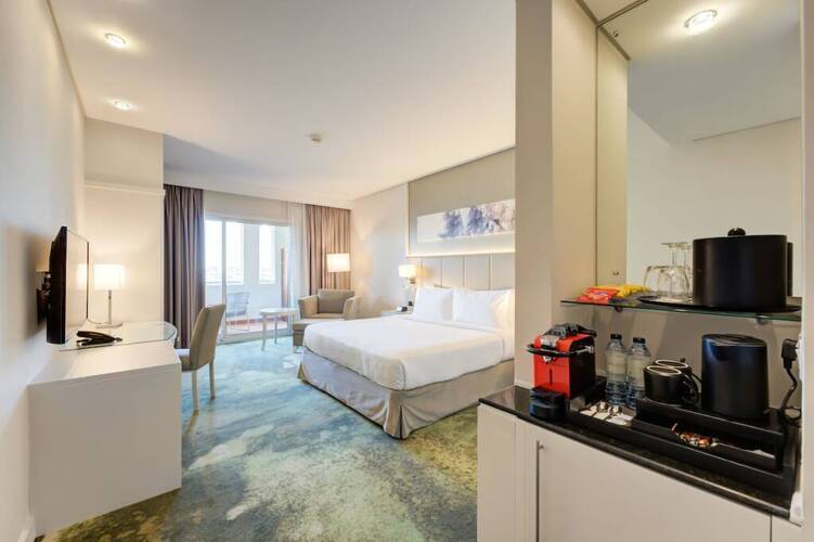 Millennium Lakeview Hotel