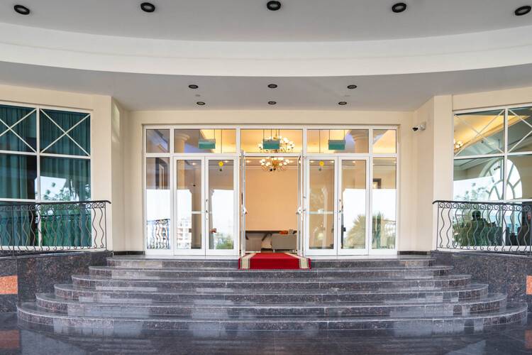 Millennium Lakeview Hotel