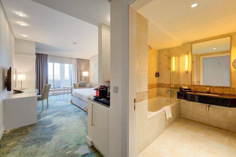 Millennium Lakeview Hotel