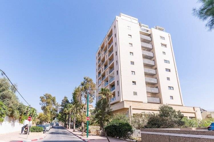 Top Tier Apartment With Swimming Pool