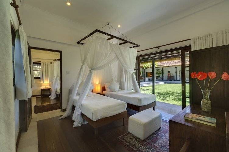 Villa Eight