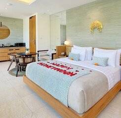 $item['hotel']['name']