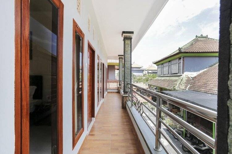 Oyo 4003 Ceria Guesthouse Seminyak