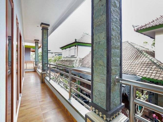 Oyo 4003 Ceria Guesthouse Seminyak