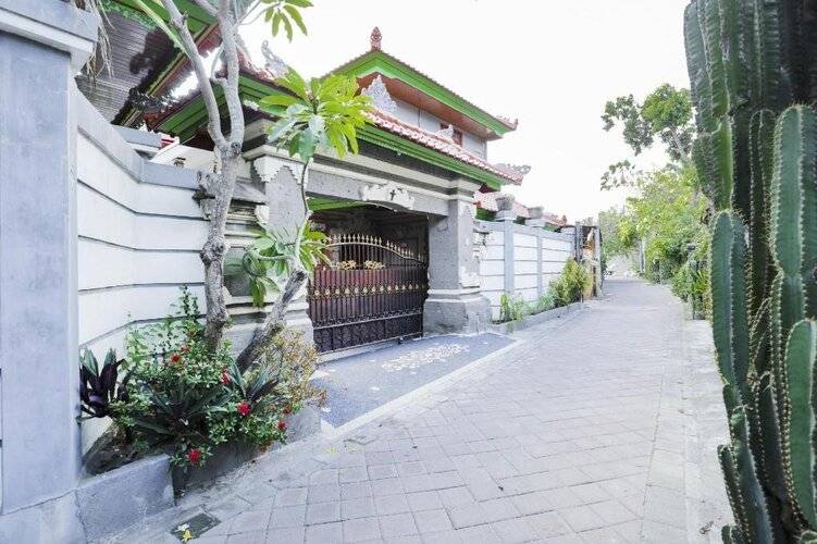 Oyo 4003 Ceria Guesthouse Seminyak