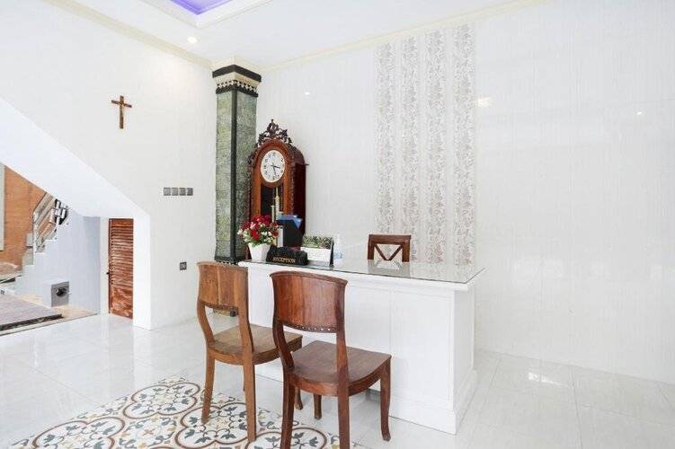 Oyo 4003 Ceria Guesthouse Seminyak