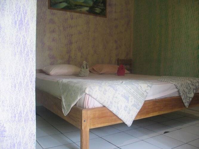 Lovina Central Hostel
