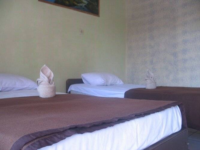 Lovina Central Hostel
