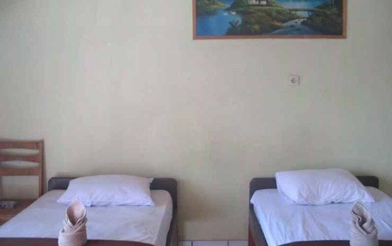 Lovina Central Hostel