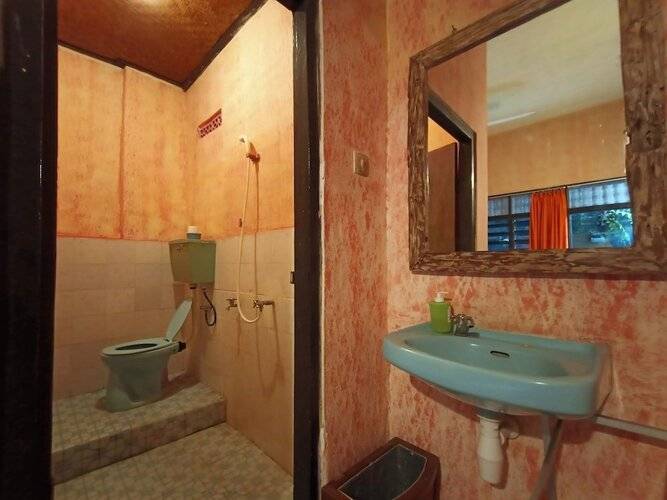 Lovina Central Hostel