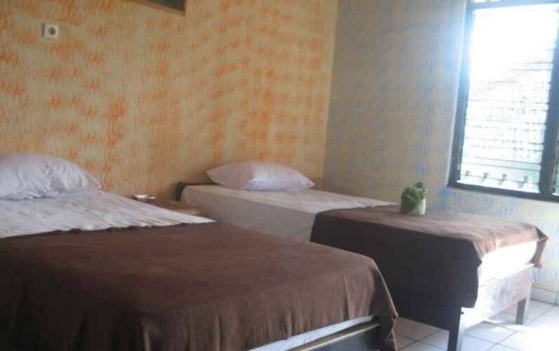 Lovina Central Hostel