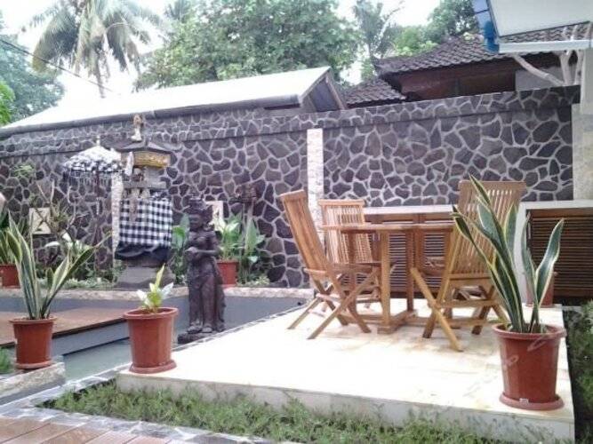 Lovina Oasis