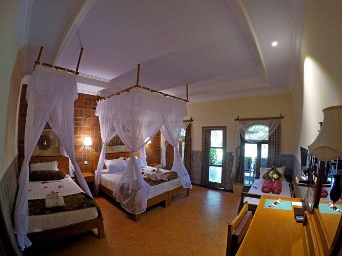 Man's Cottages And Spa