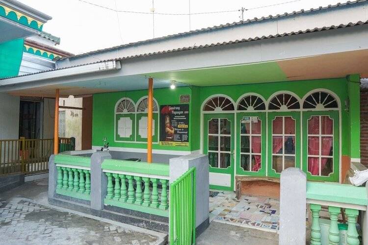 Spot On 1762 Gandrung Payungan Family Inn