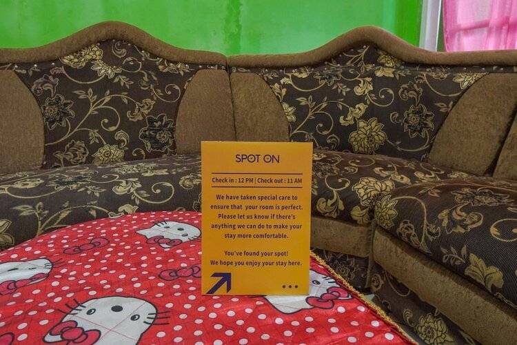 Spot On 1762 Gandrung Payungan Family Inn