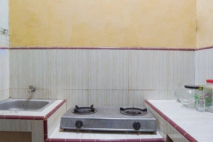 Spot On 1762 Gandrung Payungan Family Inn