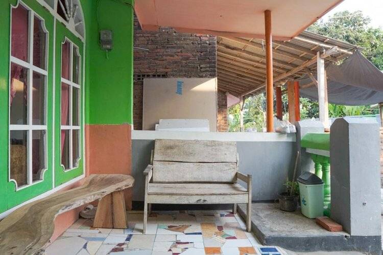 Spot On 1762 Gandrung Payungan Family Inn