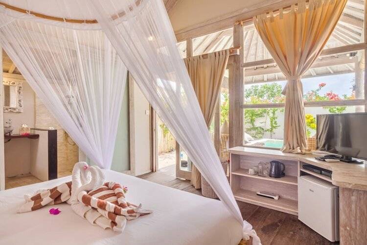 Blue Lagoon Avia Villas