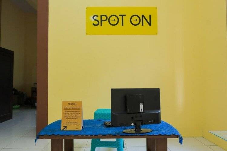Spot On 2371 Islami Family Residence