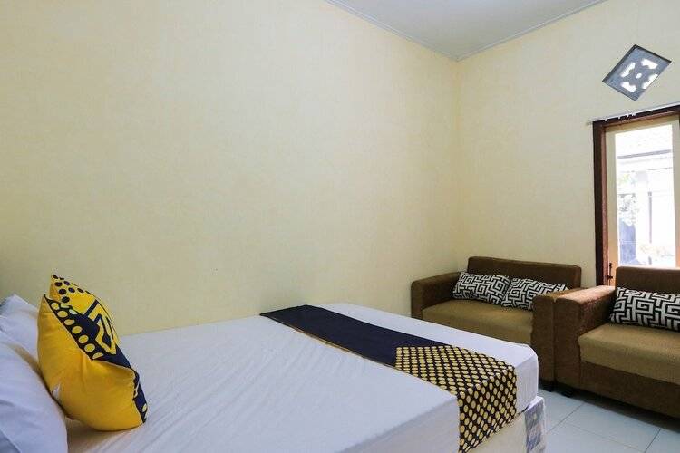 Spot On 2371 Islami Family Residence