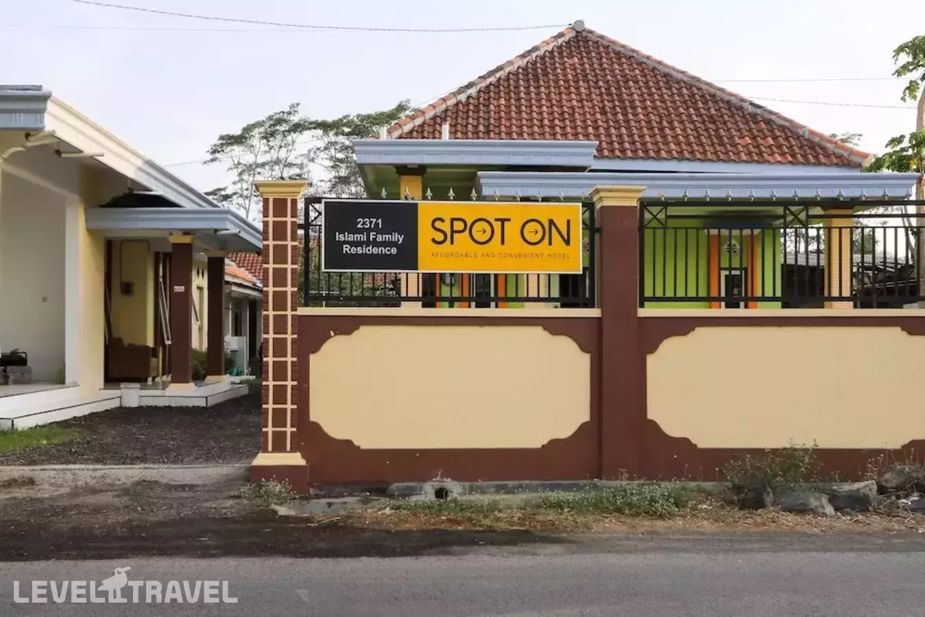 Spot On 2371 Islami Family Residence