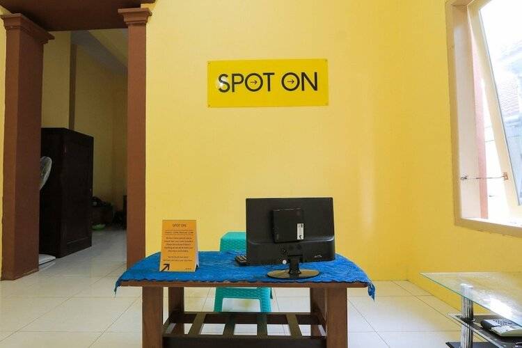 Spot On 2371 Islami Family Residence