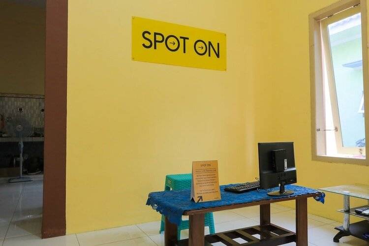 Spot On 2371 Islami Family Residence