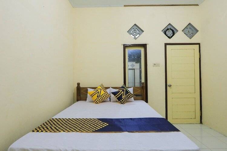 Spot On 2371 Islami Family Residence